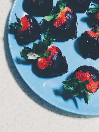 chocolate-coated-strawberries