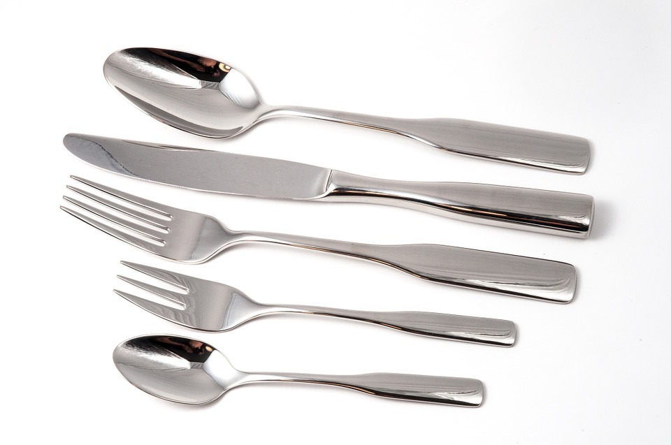 A stainless steel cutlery set