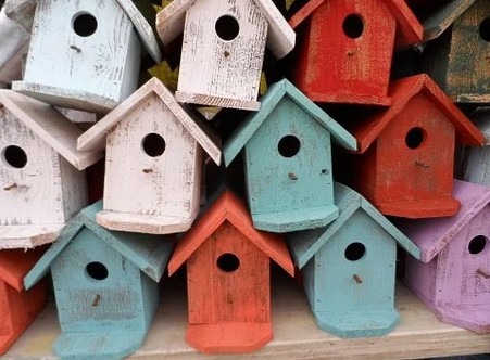 Decorate a birdhouse