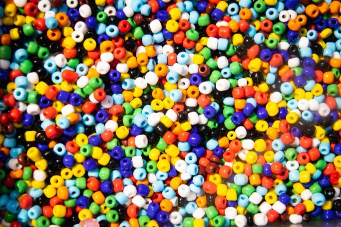 Image ofAssorted color beads.