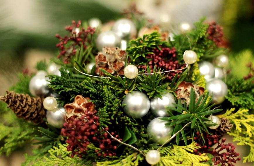 Pinecones can be a perfect decorative item for Christmas too.