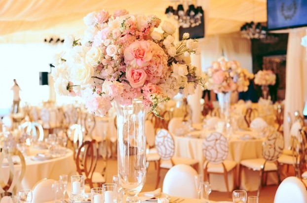 White centerpiece with a bouquet of flowers