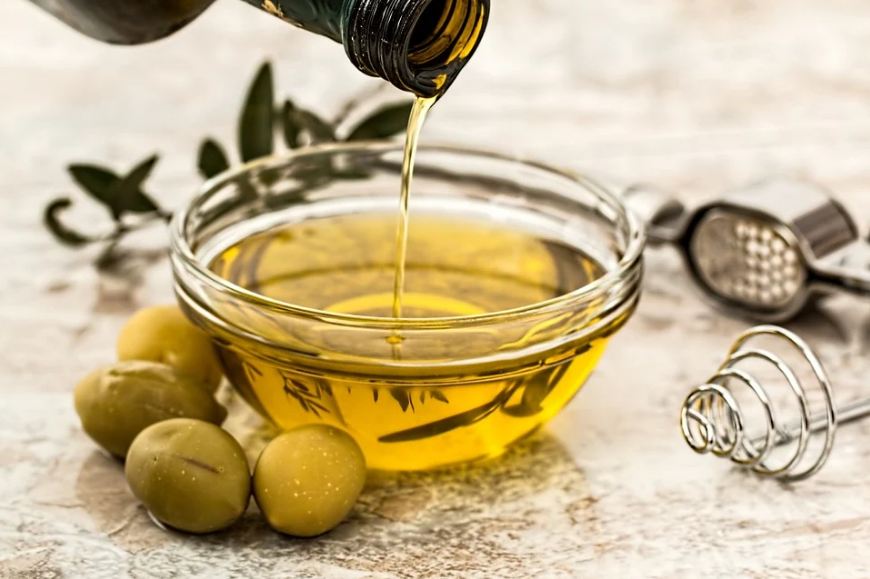 olive-oil-salad-dressing-cooking