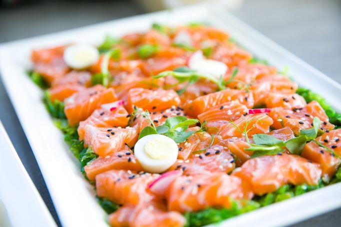 salmon-with-greens-and-quail-eggs-on-banquet-table