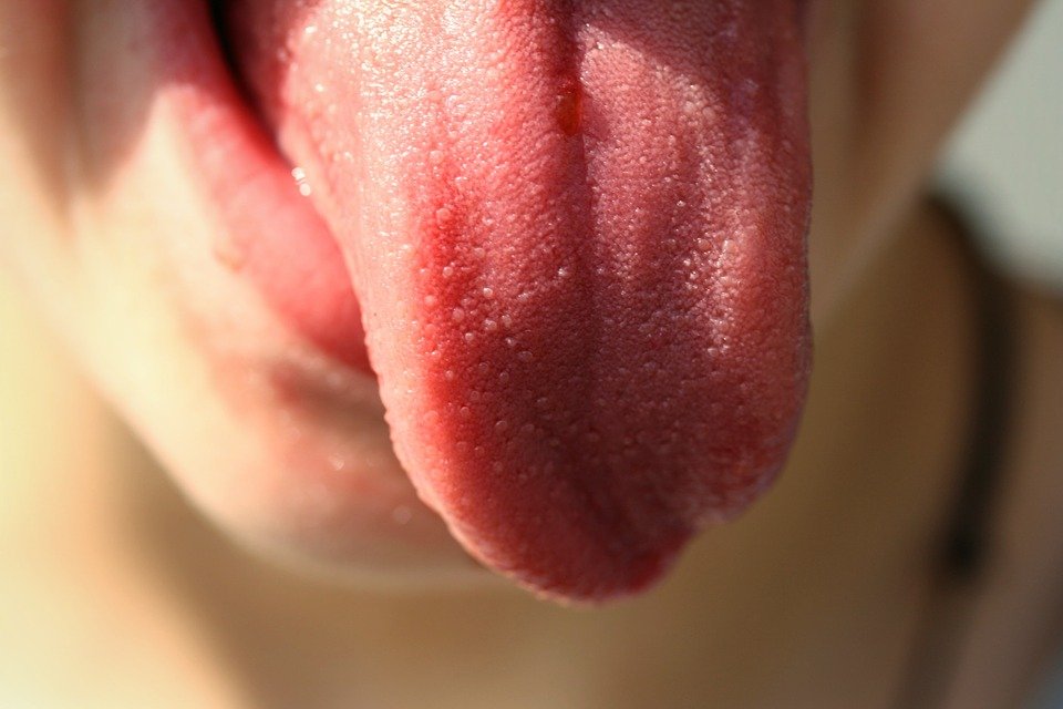 a-child-with-a-healthy-tongue-and-no-signs-of-thrush