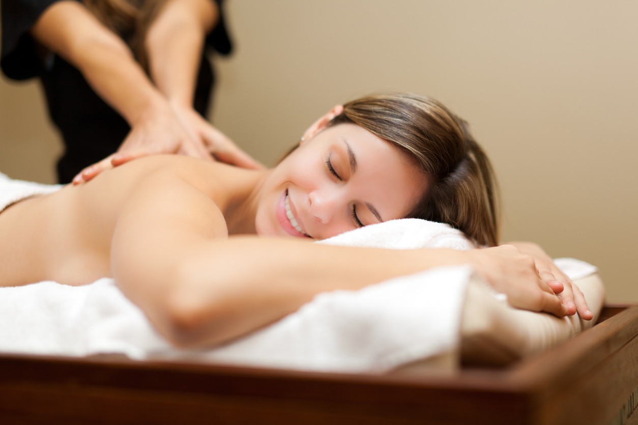 woman receiving a Swedish massage